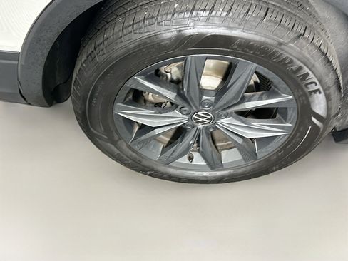 Used 2024 Volkswagen Tiguan SE image 11