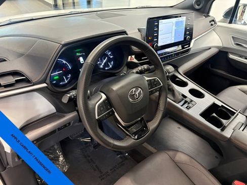 Used 2023 Toyota Sienna XSE w/ XSE Plus Package FWD image 10