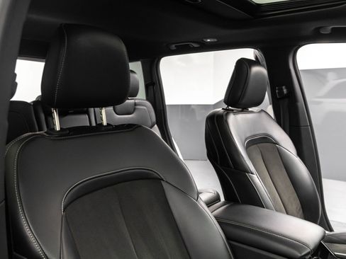 Used 2023 Jeep Grand Cherokee Altitude image 42