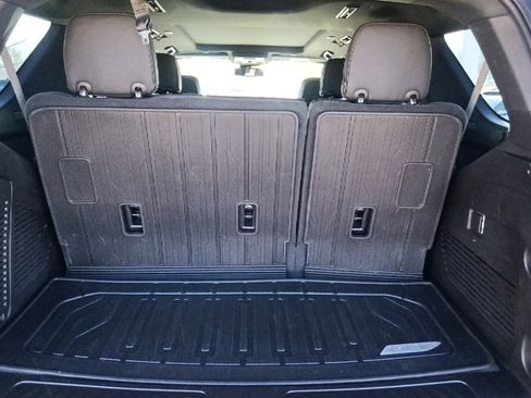 Used 2023 GMC Yukon SLT image 32