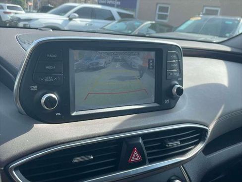 Used 2019 Hyundai Santa Fe SE image 25