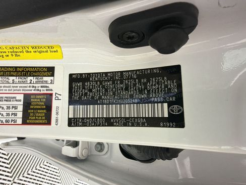 Used 2017 Toyota Camry XLE w/ Moonroof Package FWD image 24
