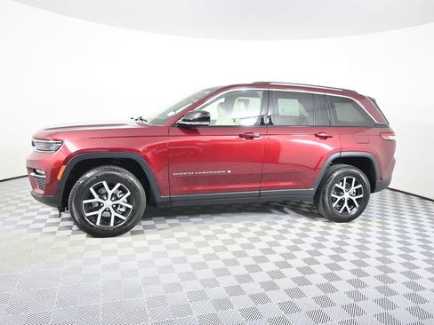 Used 2023 Jeep Grand Cherokee Limited image 2