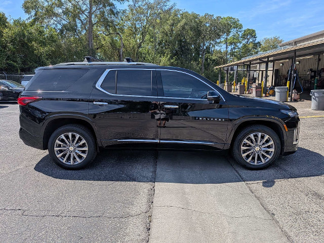 Used 2023 Chevrolet Traverse Premier FWD image 5