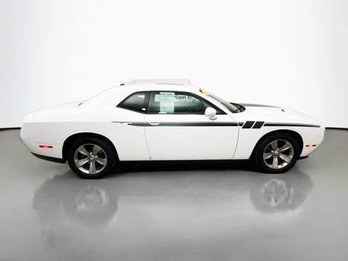 Used 2015 Dodge Challenger SXT w/ Driver Convenience Group RWD image 9