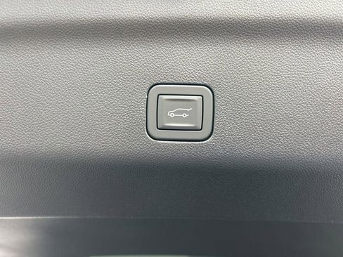 New 2026 Chevrolet Suburban Z71 image 38