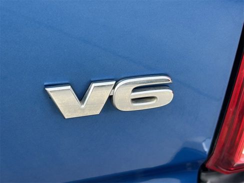 Used 2017 Toyota Tacoma SR5 image 12