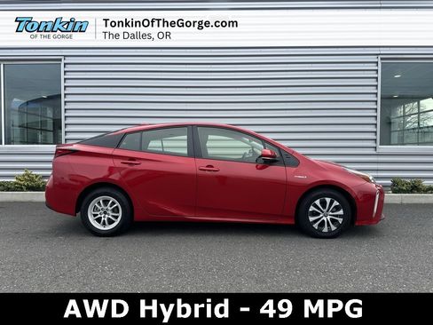 Used 2022 Toyota Prius LE image 2