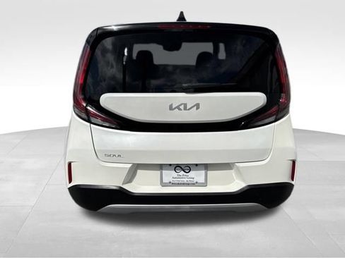 Used 2023 Kia Soul LX w/ Option Group 015 FWD image 7
