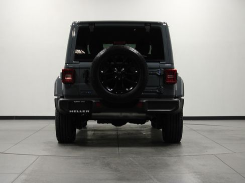 Used 2025 Jeep Wrangler Unlimited Sahara AWD/4WD image 5