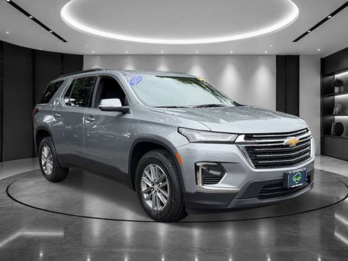 Used 2023 Chevrolet Traverse LT AWD/4WD image 2