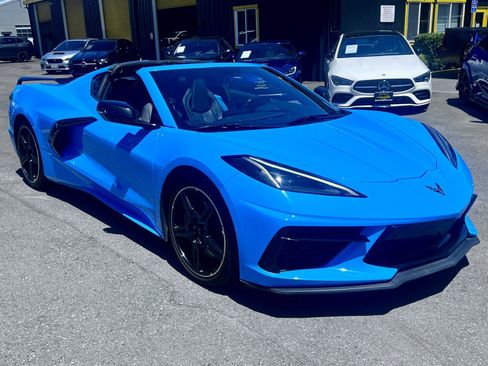 Used 2021 Chevrolet Corvette Stingray Coupe w/ Z51 Performance Package RWD image 4