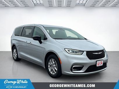 Used 2024 Chrysler Pacifica Touring-L