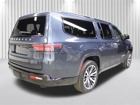 New 2025 Jeep Wagoneer L Series II image 3