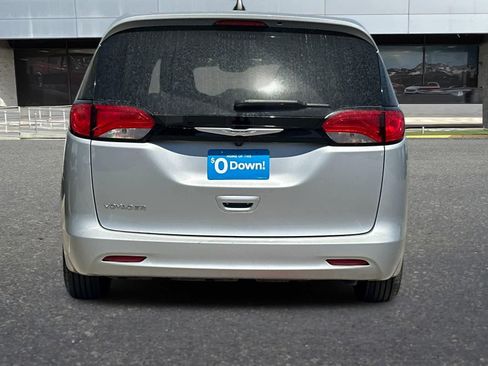 Used 2023 Chrysler Voyager LX FWD image 8