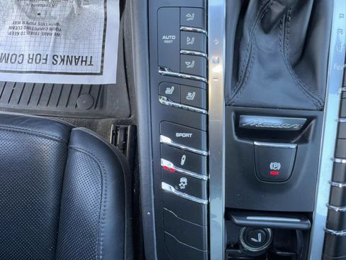 Used 2015 Porsche Macan Turbo image 21