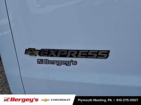 Used 2021 Chevrolet Express 2500 image 31