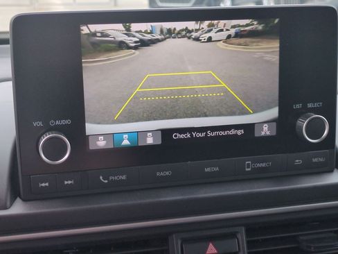Used 2025 Honda Pilot Sport image 24