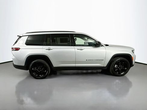 Used 2024 Jeep Grand Cherokee L Laredo RWD image 7