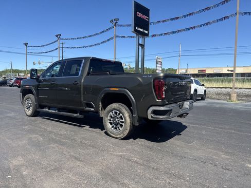 Used 2022 GMC Sierra 2500 SLE w/ SLE Value Package; AWD/4WD image 6