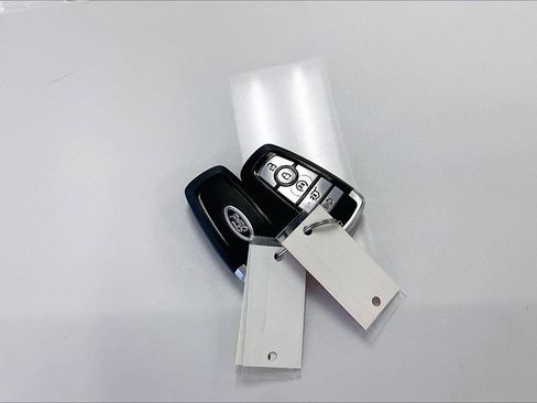 Used 2022 Ford Explorer XLT w/ Equipment Group 202A image 9