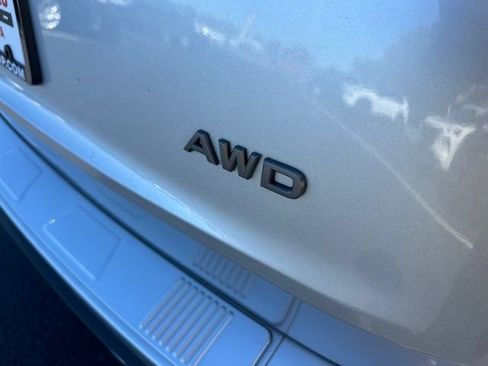 Used 2024 Nissan Rogue S AWD/4WD image 29