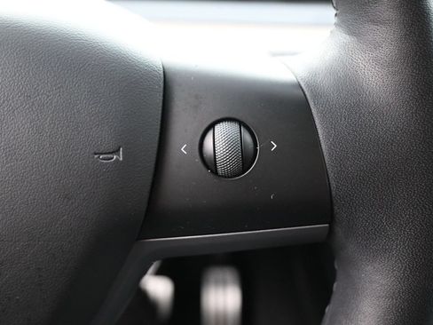 Used 2023 Tesla Model Y Performance AWD/4WD image 21