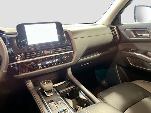 Used 2023 Nissan Pathfinder SL image 24