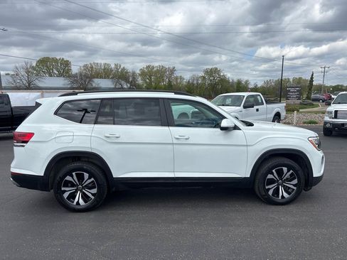 Used 2024 Volkswagen Atlas SE AWD/4WD image 2