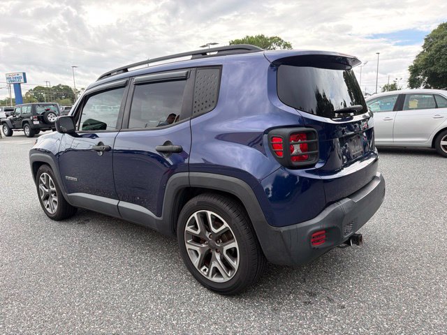 Used 2016 Jeep Renegade Latitude FWD image 3