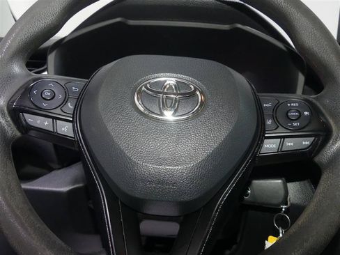 Used 2021 Toyota RAV4 LE FWD image 30