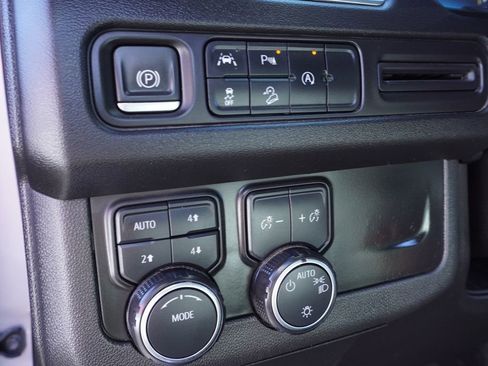 Certified 2024 Chevrolet Suburban Premier image 18