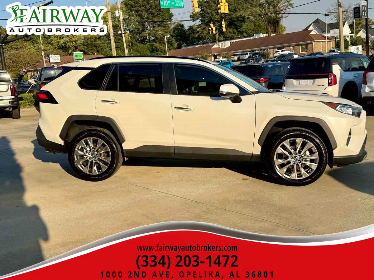 Used 2019 Toyota RAV4 Limited w/ Cold Weather Package FWD image 5