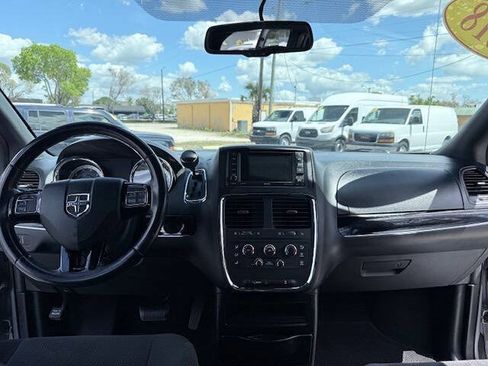 Used 2018 Dodge Grand Caravan SE FWD image 15