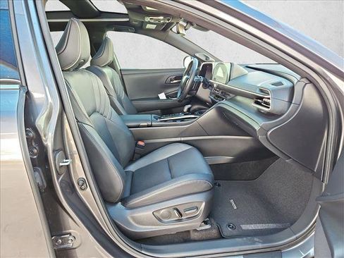 Used 2024 Toyota Crown Platinum image 22