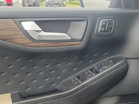Certified 2020 Ford Escape Titanium FWD image 20