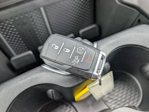 New 2026 RAM 1500 4x4 Crew Cab image 19