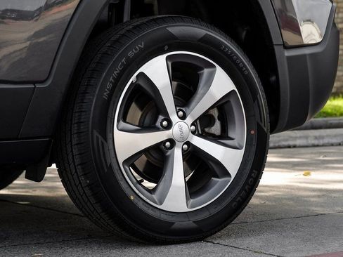 Used 2022 Jeep Cherokee Limited image 66