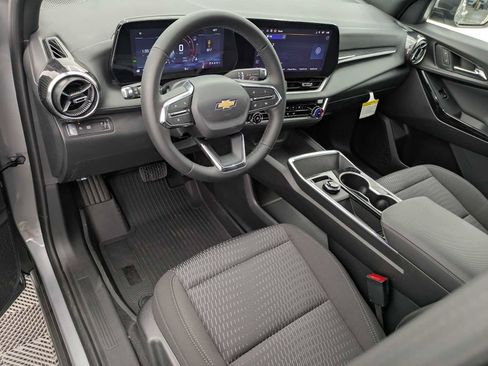 New 2026 Chevrolet Equinox LT image 2