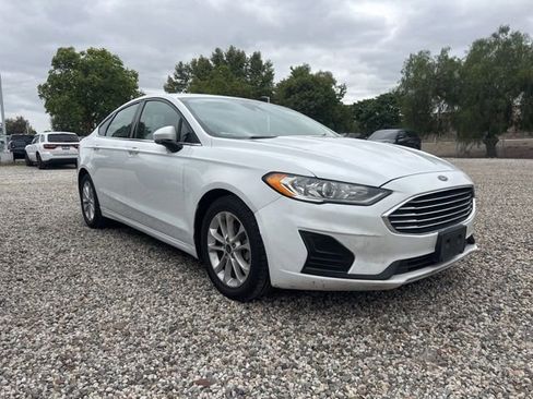 Used 2019 Ford Fusion SE FWD image 3