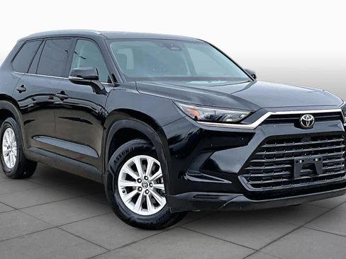 Used 2024 Toyota Grand Highlander XLE image 3