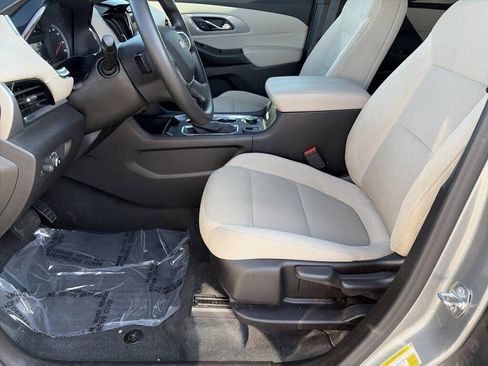 Used 2023 Chevrolet Traverse LS image 25