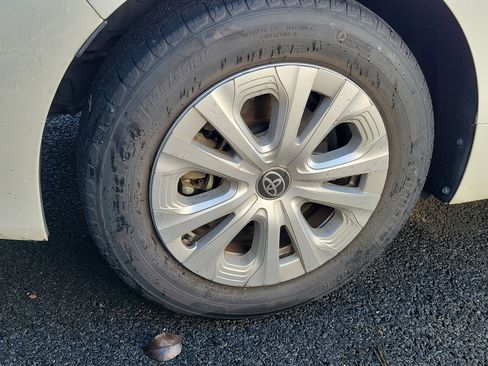 Used 2020 Toyota Prius image 5