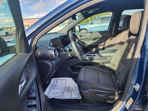 Used 2025 Chevrolet Equinox LT image 8