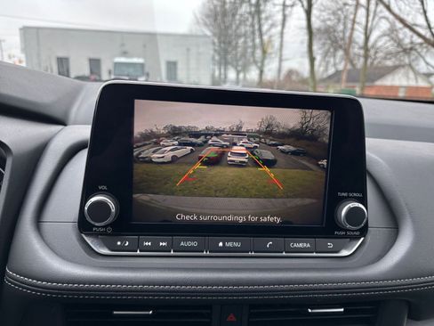 Used 2025 Nissan Rogue SV image 25