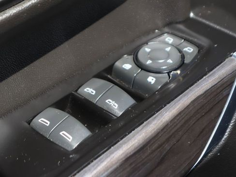 Used 2019 Chevrolet Silverado 1500 LTZ w/ LTZ Premium Package RWD image 18