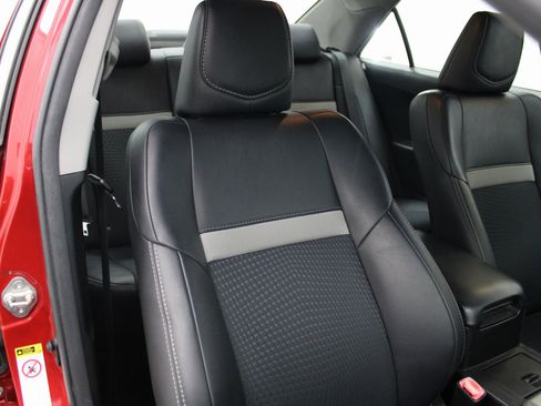 Used 2014 Toyota Camry SE image 29