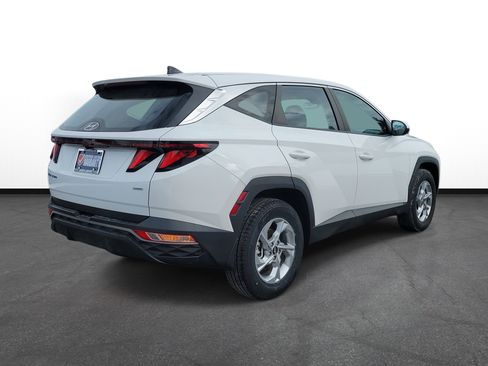 Used 2023 Hyundai Tucson SE image 4