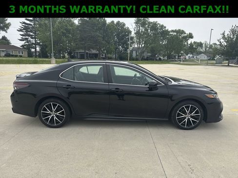 Used 2021 Toyota Camry SE image 30
