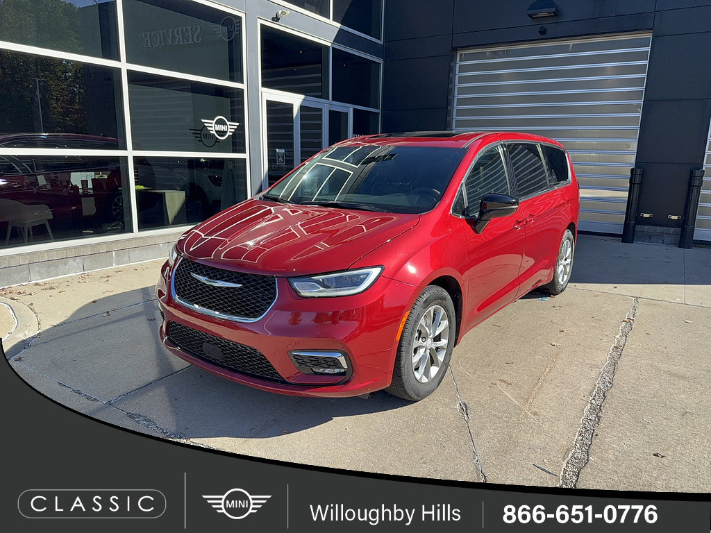 Used 2026 Chrysler Pacifica Limited FWD image 1